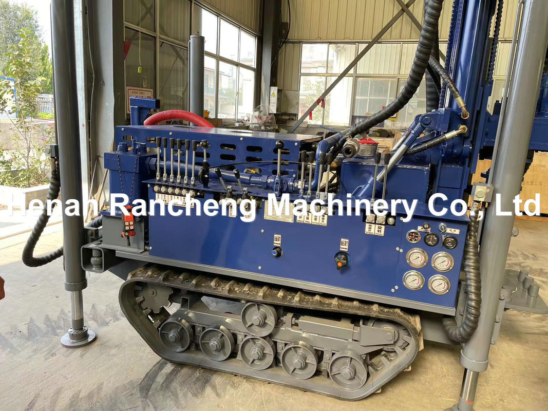 เครื่องเจาะบ่อน้ําขนาดเล็กขนาด 180 เมตรที่มีพลังงาน 77.3KW YuChai Engine สําหรับเจาะรู