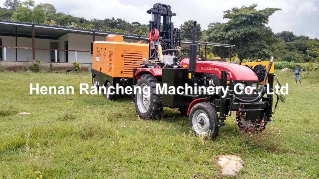 ความลึก 200m เครื่องยนต์ดีเซล 40HP เครื่องเจาะบ่อน้ําแบบไฮดรอลิก พร้อมรถสามล้อ