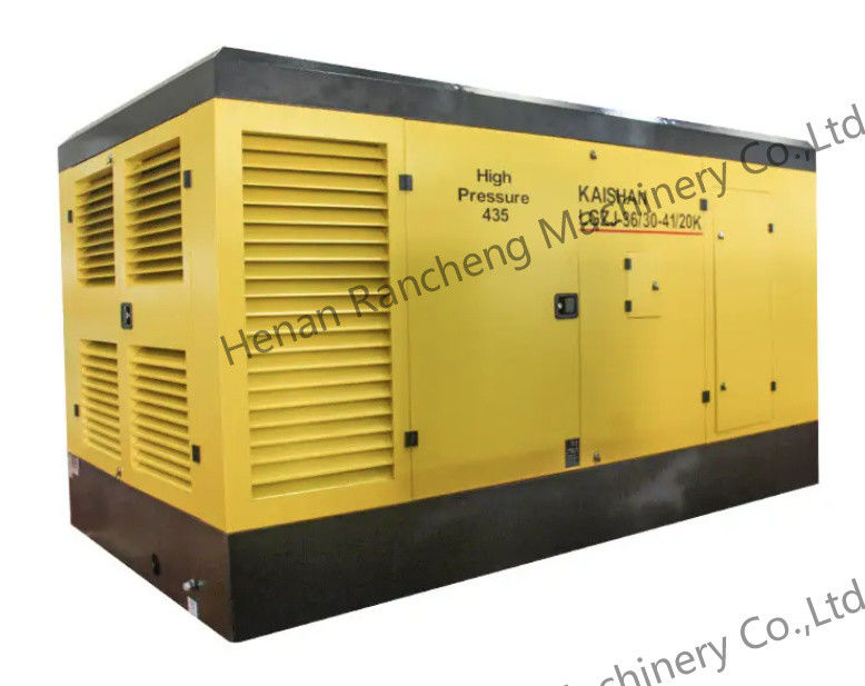 เครื่องปรับอากาศสกรูเคลื่อนที่ 30bar พร้อมเครื่อง Cummins 550HP สําหรับบ่อน้ําลึก
