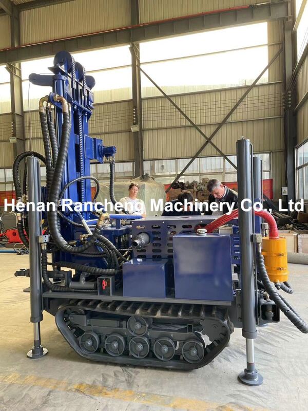 เครื่องเจาะบ่อน้ําความลึก 180m เครื่องเจาะบ่อน้ํา 77.3KW เครื่องยนต์